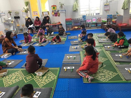 Tổ chức kiến tập ứng dụng Montessori trong giảng dạy